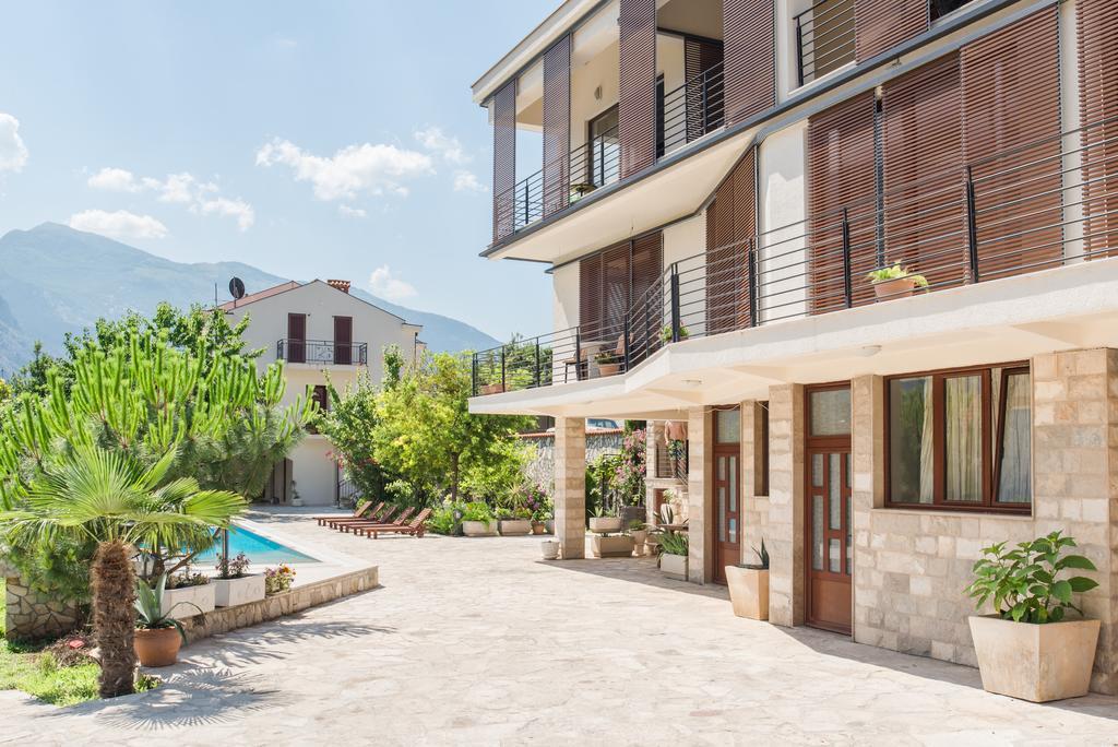 Apartments Feral Kotor Buitenkant foto