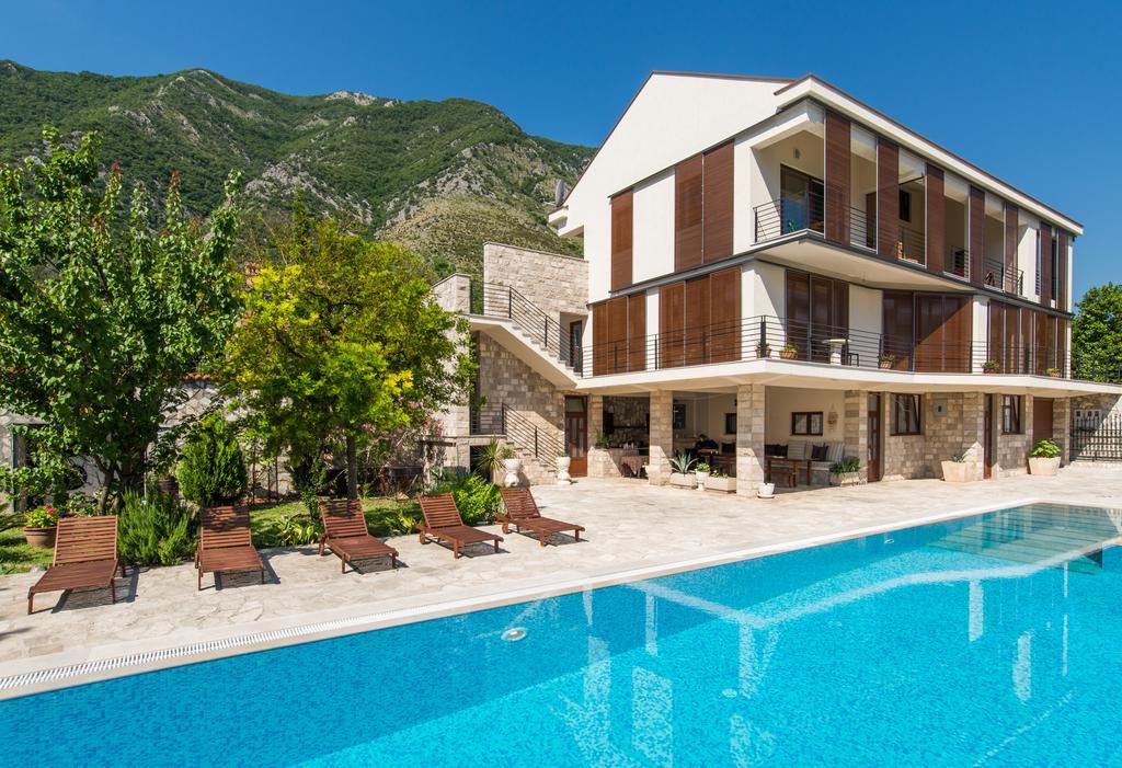 Apartments Feral Kotor Buitenkant foto