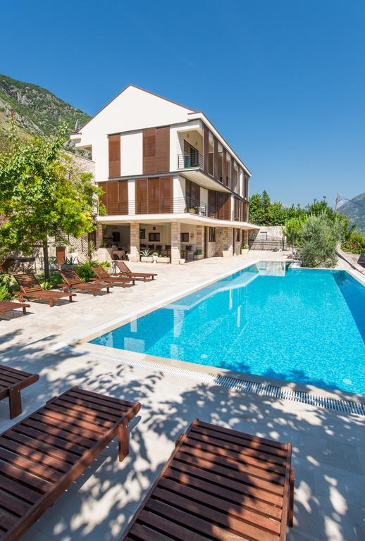Apartments Feral Kotor Buitenkant foto