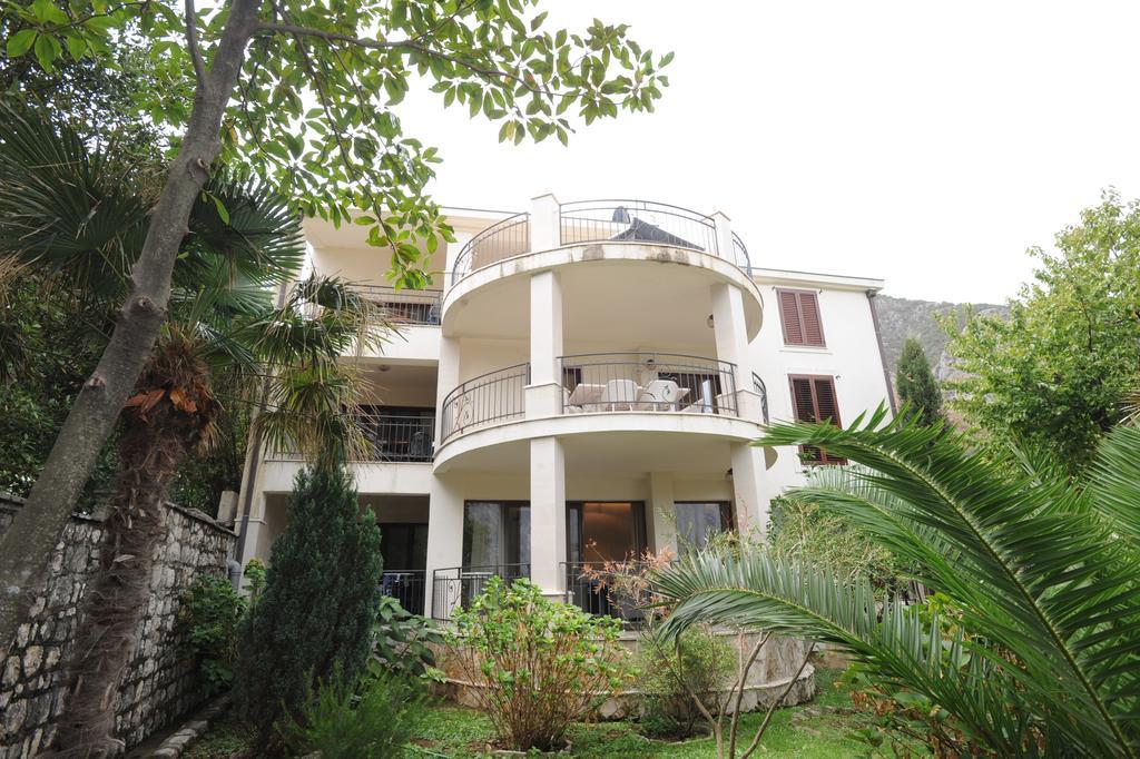 Apartments Feral Kotor Buitenkant foto
