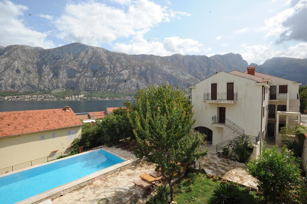 Apartments Feral Kotor Buitenkant foto